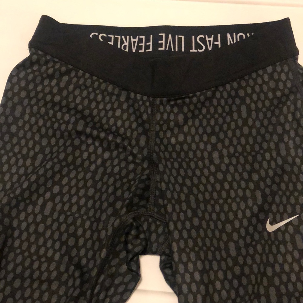 Nike Dri-Fit Crop Leggings Size XS